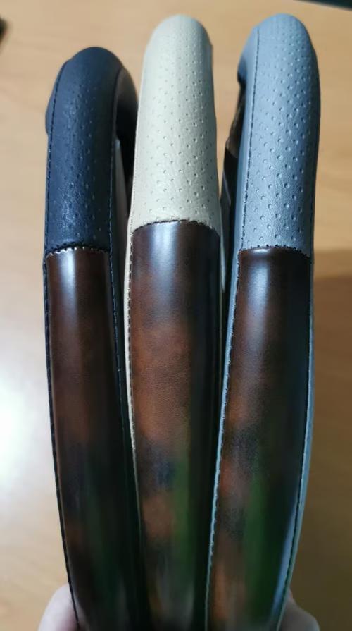 Sam's Accessories Leather steering wheel cover